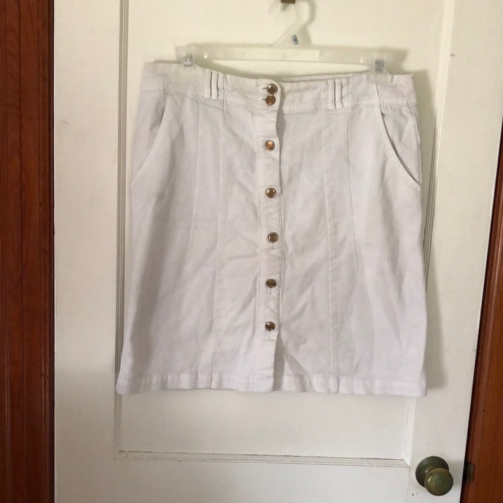 Izod denim skirt in off white